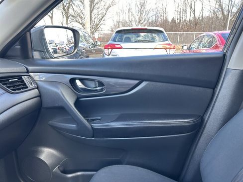 Used 2018 Nissan Rogue S image 11