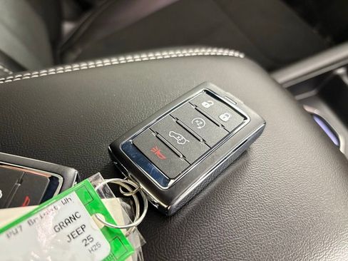 New 2025 Jeep Grand Cherokee L Altitude image 46