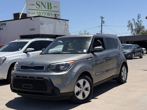 Used 2016 Kia Soul FWD image 1