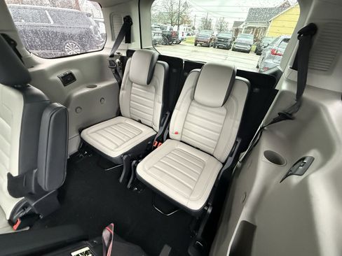 Used 2019 Ford Transit Connect XLT w/ XLT Premium Package image 29