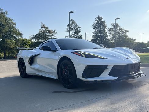 Used 2021 Chevrolet Corvette Stingray Premium Conv w/ Z51 Performance Package RWD image 2