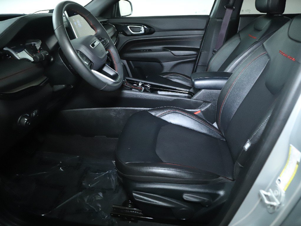 Used 2025 Jeep Compass Trailhawk AWD/4WD image 18