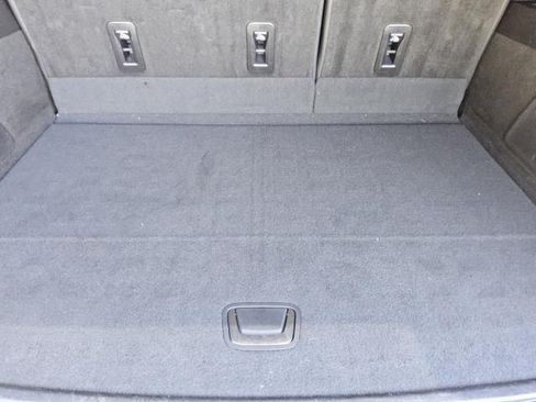 Used 2025 Cadillac Escalade ESV Luxury RWD image 3