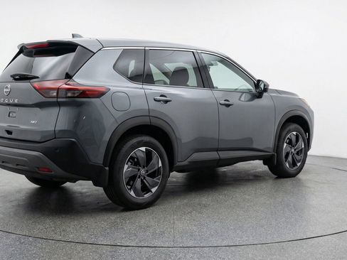 Used 2025 Nissan Rogue SV AWD/4WD image 9