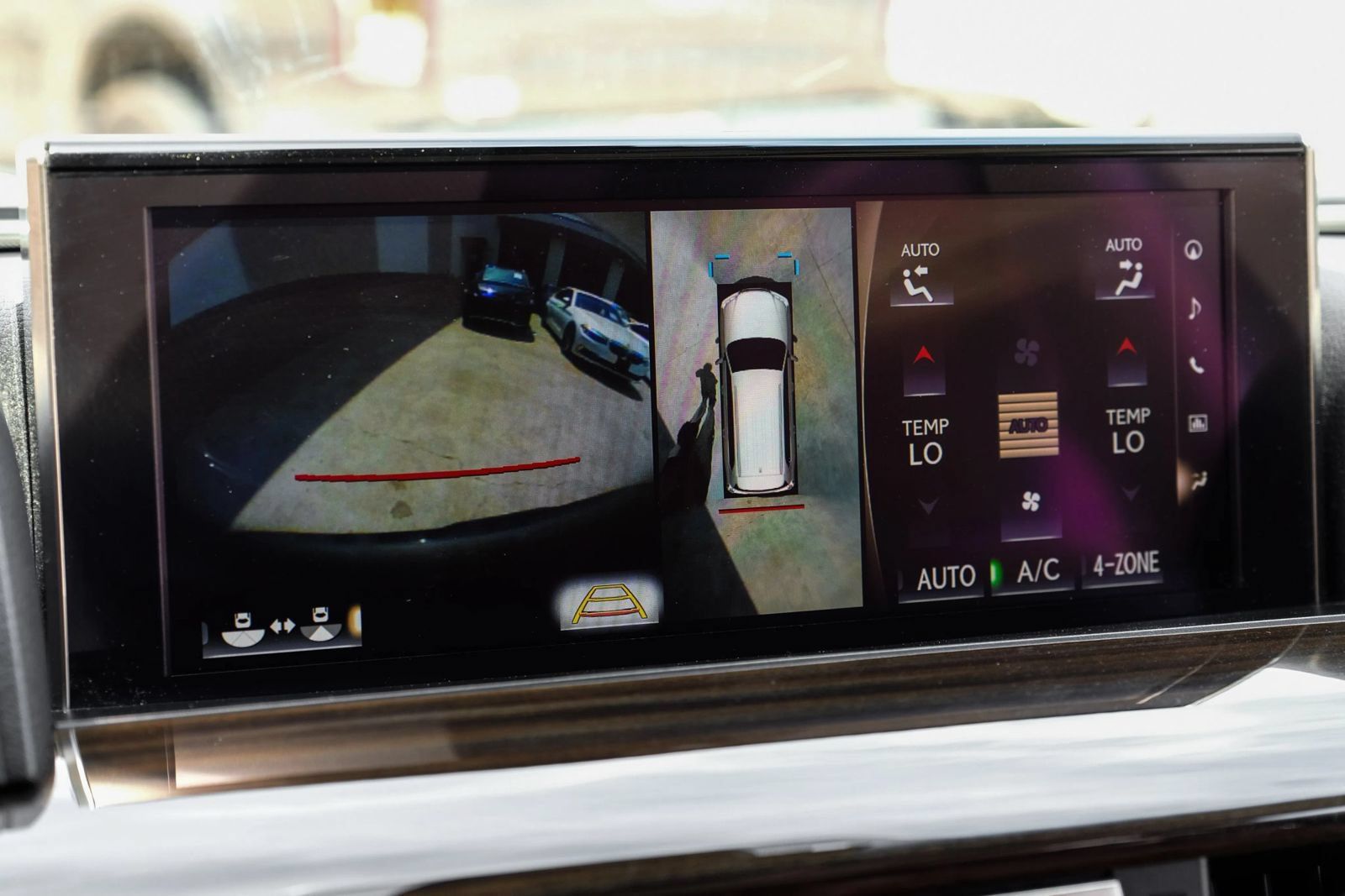 Used 2021 Lexus LX 570 4WD w/ Luxury Package image 22