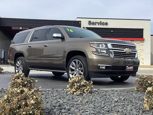 Used 2016 Chevrolet Suburban LTZ image 3