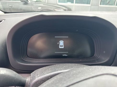 Used 2023 Hyundai Venue Limited w/ Cargo Package image 12