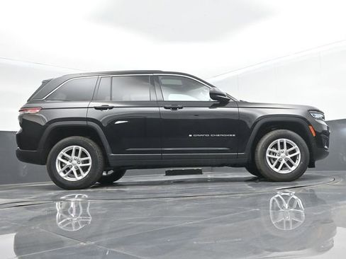 Used 2024 Jeep Grand Cherokee Laredo X AWD/4WD image 46
