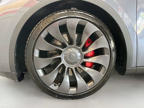 Used 2023 Tesla Model Y Performance AWD/4WD image 32