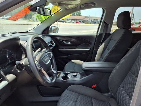Used 2022 GMC Terrain SLE image 10