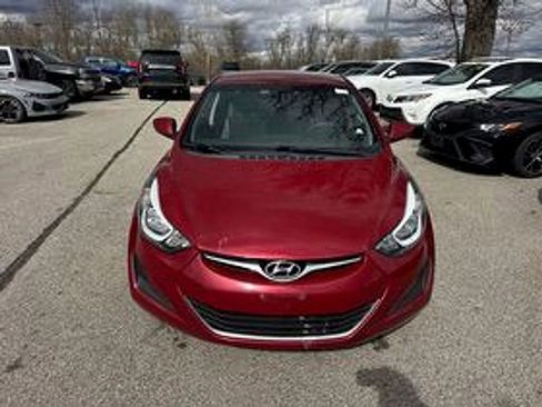 Used 2014 Hyundai Elantra SE FWD image 2
