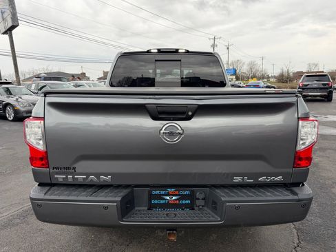 Used 2018 Nissan Titan SL image 4