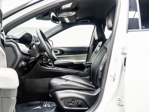 Used 2024 Jeep Compass Limited image 34