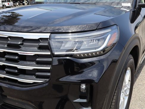 Used 2025 Ford Explorer Active w/ Active Comfort Package RWD image 8