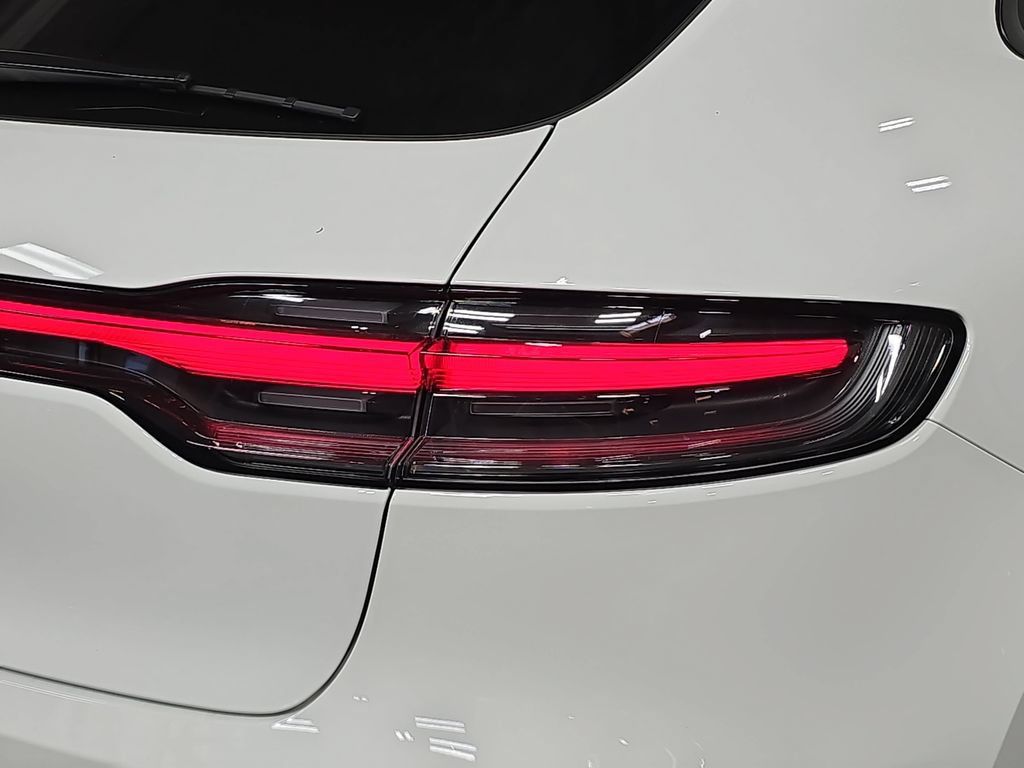 Certified 2026 Porsche Macan AWD/4WD image 30