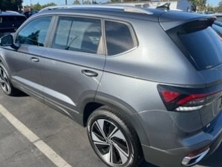 Used 2026 Volkswagen Taos SE AWD/4WD image 3