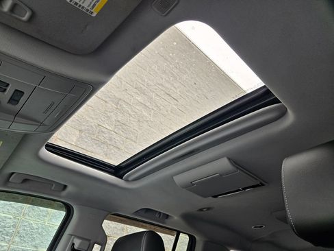 Used 2019 Chevrolet Suburban LT AWD/4WD image 36