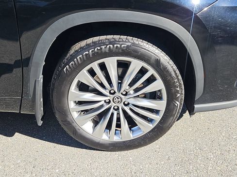 Used 2025 Toyota Highlander Platinum AWD/4WD image 10