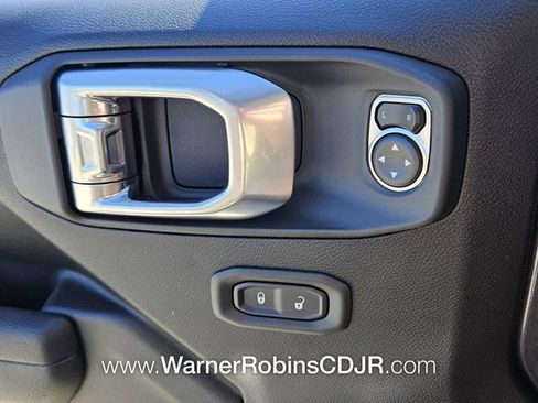 New 2026 Jeep Wrangler Unlimited Rubicon w/ Technology Group image 32