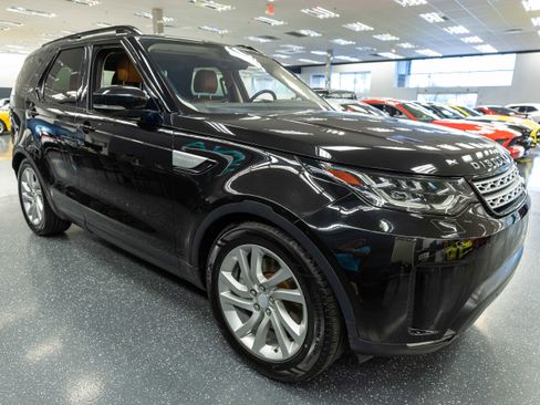 Used 2017 Land Rover Discovery HSE AWD/4WD image 4