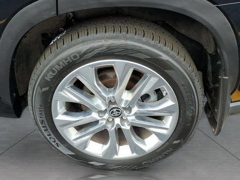 Used 2023 Toyota Highlander Limited AWD/4WD image 30