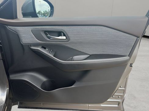 Used 2023 Nissan Rogue SV FWD image 19