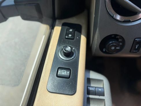 Used 2011 Ford F250 Lariat w/ Lariat Interior Pkg AWD/4WD image 14
