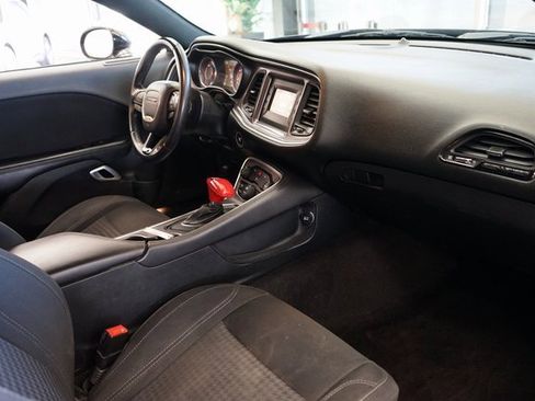 Used 2016 Dodge Challenger SXT image 32