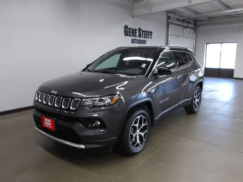 Used 2024 Jeep Compass Limited AWD/4WD image 9