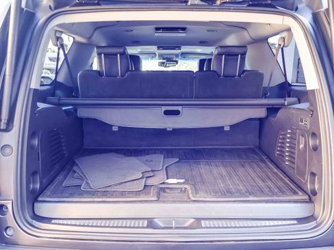 Used 2017 Chevrolet Suburban Premier image 19