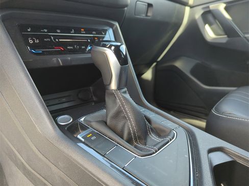 Used 2022 Volkswagen Tiguan SE R-Line image 38