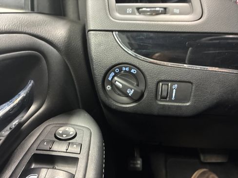 Used 2018 Dodge Grand Caravan SXT w/ Blacktop Package FWD image 19