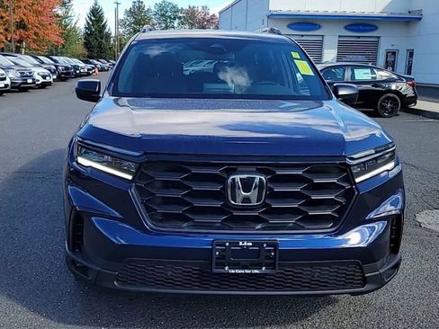 New 2025 Honda Pilot Sport image 3