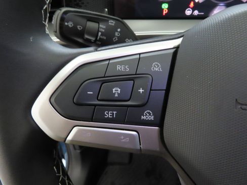 New 2025 Volkswagen Tiguan SE image 11