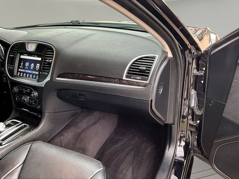 Used 2017 Chrysler 300 C AWD/4WD image 27