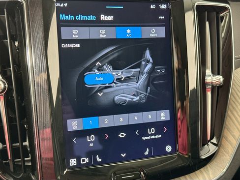 Used 2022 Volvo XC60 B5 Inscription w/ Protection Package Premier image 16