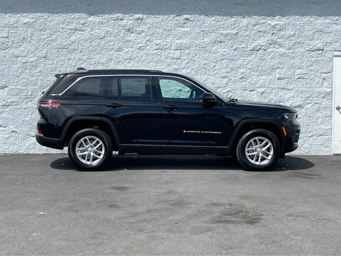 New 2025 Jeep Grand Cherokee Laredo w/ Luxury Tech Group I image 5