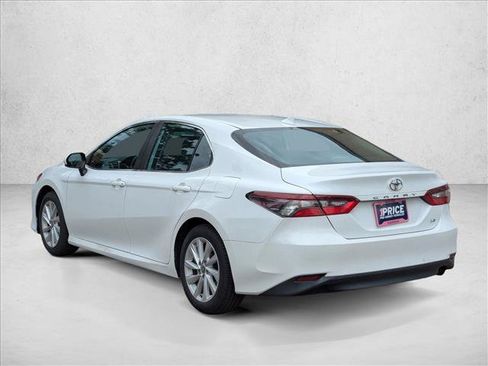Used 2022 Toyota Camry LE FWD image 7