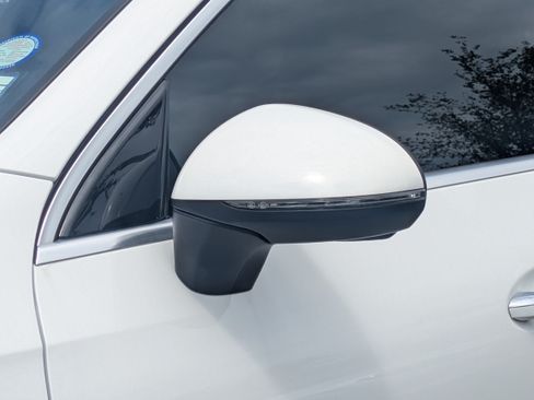 Certified 2025 Mercedes-Benz GLC 300 4MATIC image 10
