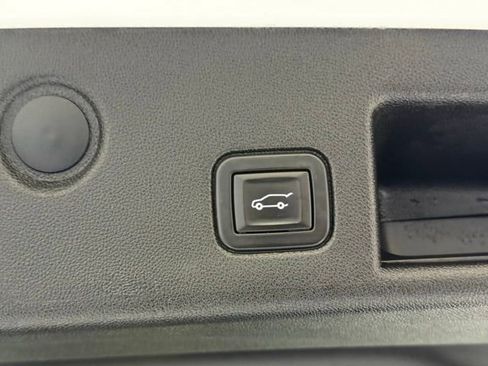 Used 2021 Chevrolet Equinox Premier w/ Redline Edition image 5