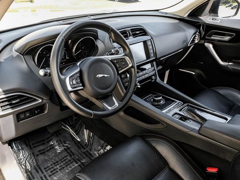 Used 2018 Jaguar F-PACE Prestige AWD/4WD image 2