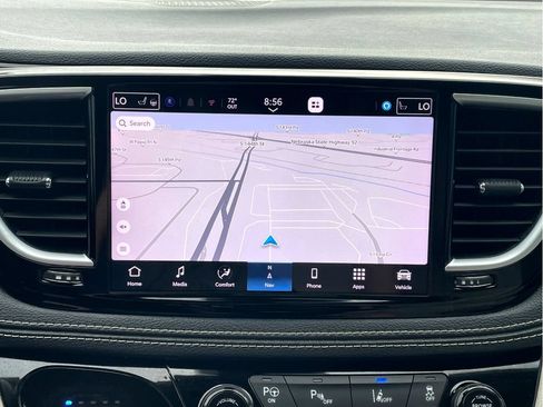 Used 2021 Chrysler Pacifica Limited w/ Uconnect Theater Family Group FWD image 15