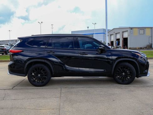 Used 2023 Toyota Highlander XSE FWD image 26