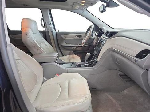 Used 2017 Chevrolet Traverse Premier image 15
