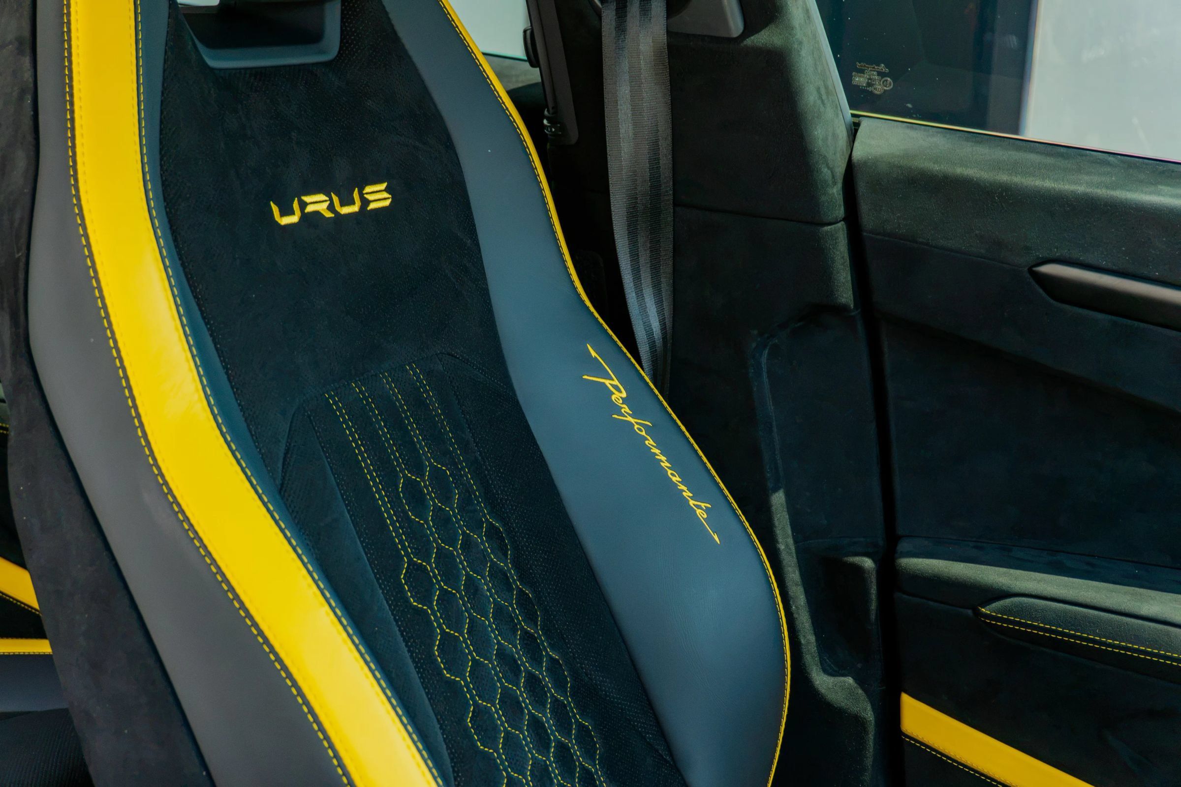 Used 2024 Lamborghini Urus Performante AWD/4WD image 15