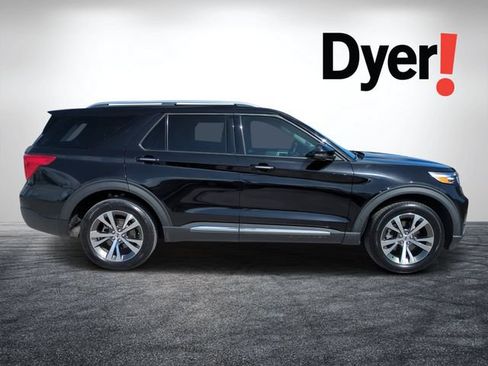 Used 2020 Ford Explorer Platinum w/ Premium Technology Package AWD/4WD image 2