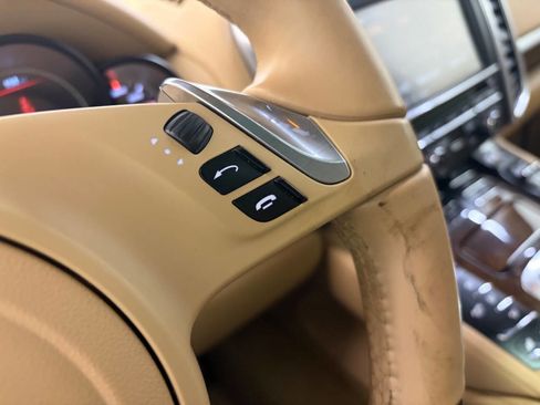 Used 2014 Porsche Cayenne S image 21