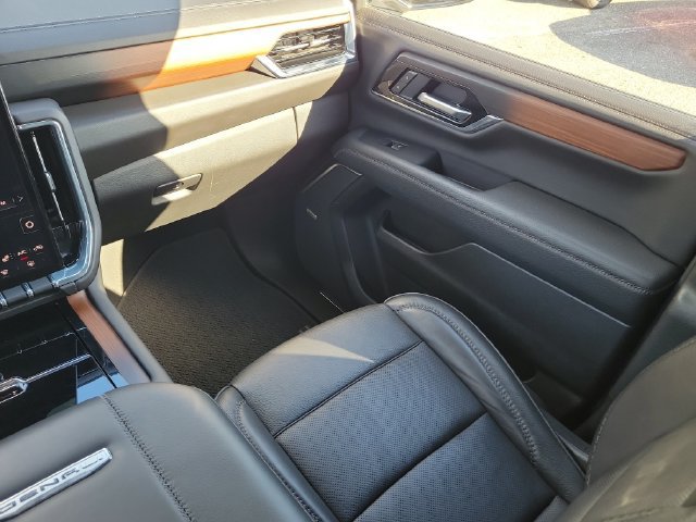 Certified 2025 GMC Yukon Denali AWD/4WD image 12