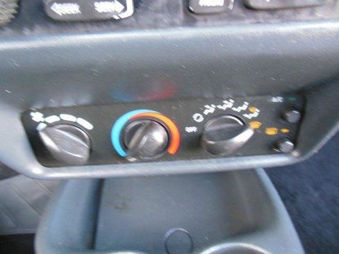Used 2001 Chevrolet Cavalier Sedan FWD image 22