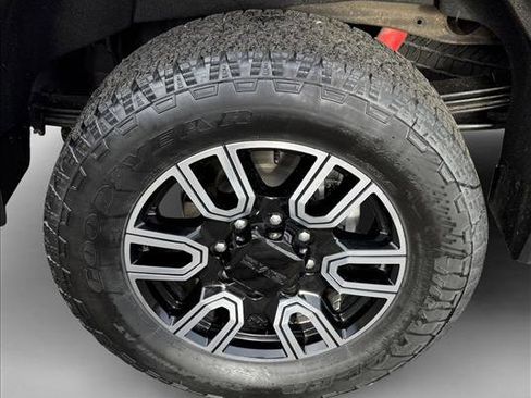 Used 2020 GMC Sierra 2500 AT4 w/ AT4 Premium Package AWD/4WD image 9